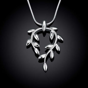 Lily Necklace in 18K White Gold